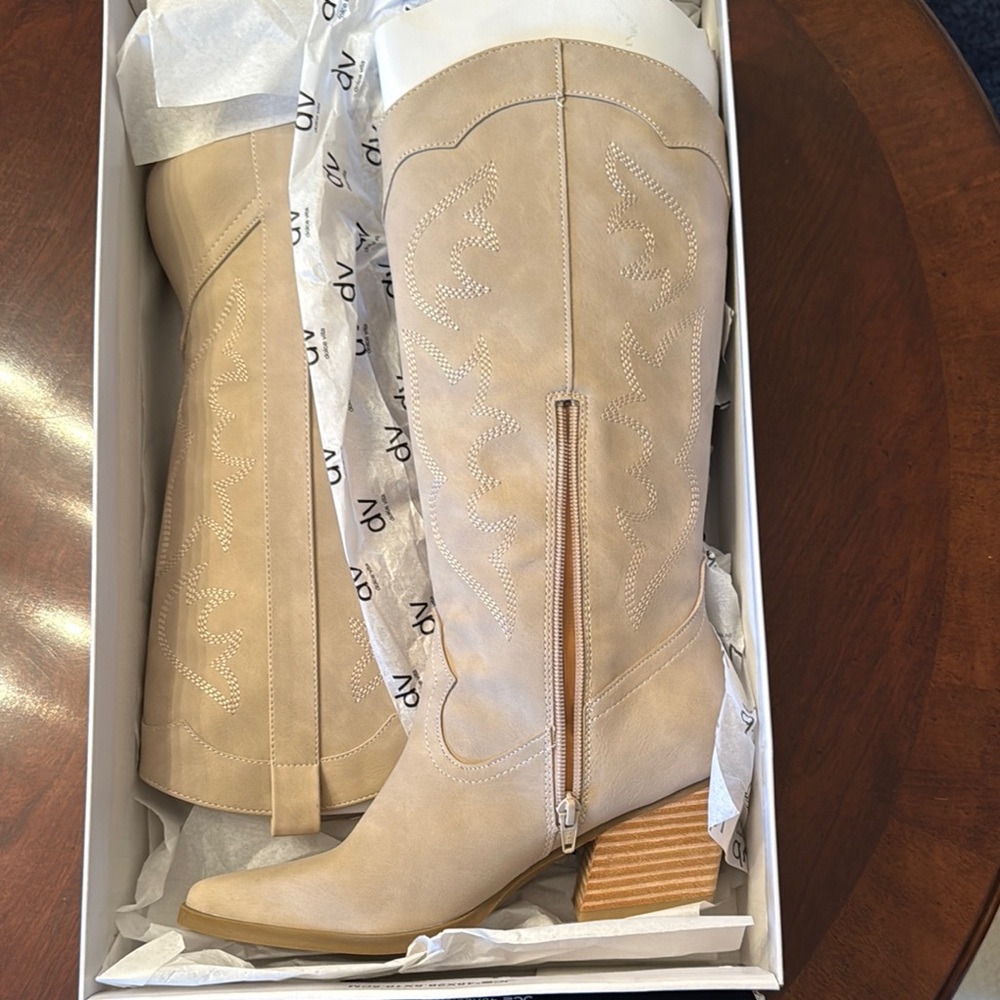 Elegant Beige Heeled Boots